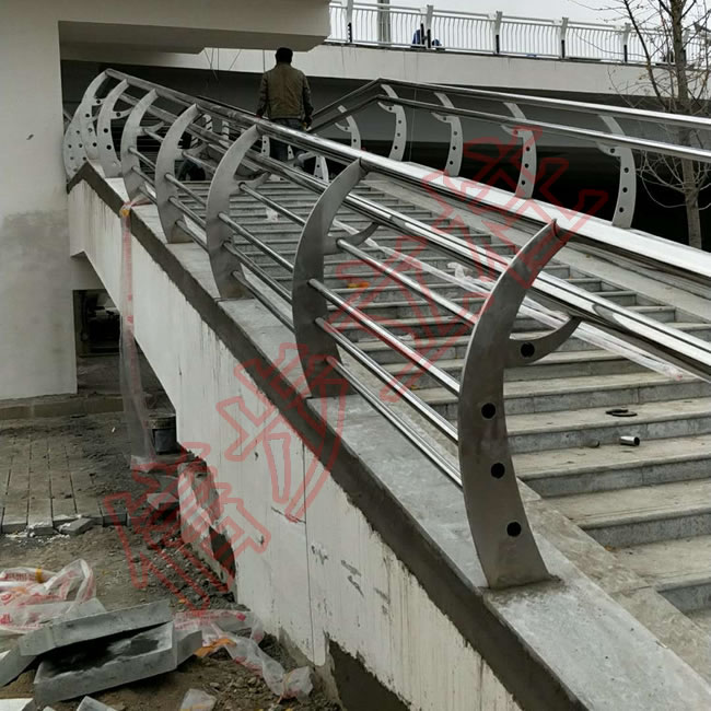 Xinbu stainless steel column is applied to Huluhe No. 2 Bridge in Qin'an County