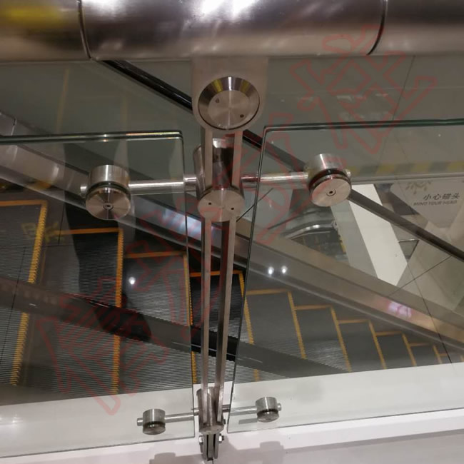 Xinbu stainless steel column provides safety guarantee for glass railings of Nanchang Metro, with elegant appearance