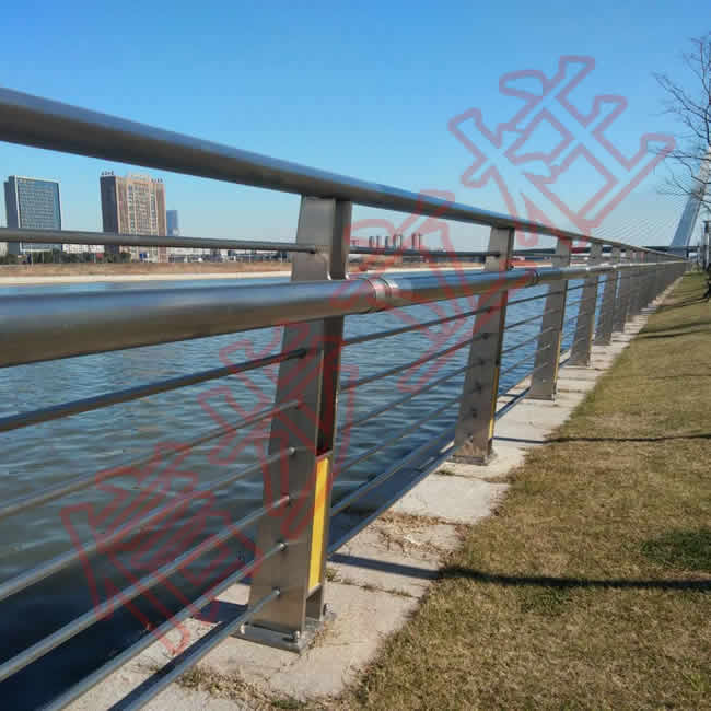 Xinbu stainless steel bridge column is applied to Nantong Tonglu Canal channel railing