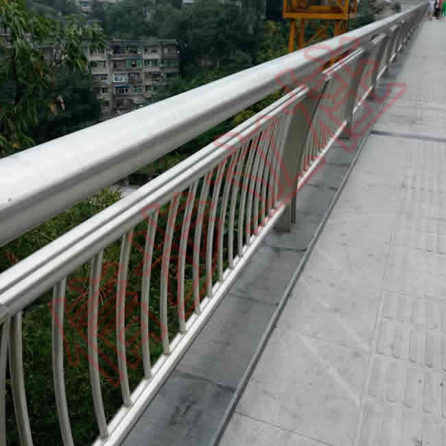Xinbu stainless steel column provides a solid guarantee for the railings of the double-track bridge of Chongqing Fuling Wujiang Bridge