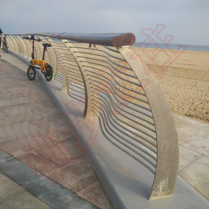 The walking column provides curved stainless steel railings for Yantai Golden Beach Seaside Park