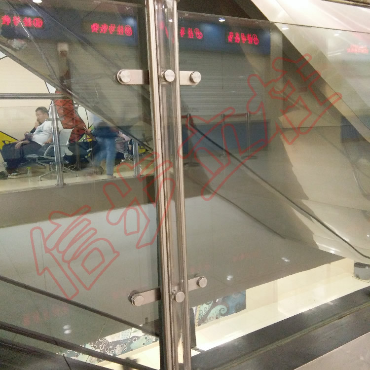 Xinbu stainless steel column provides more security for the railing of Nanjing Maternity and Child Clinic Building