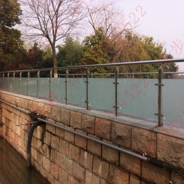 Xinbu stainless steel glass column is selected for the river bridge of Taizhou People's Park